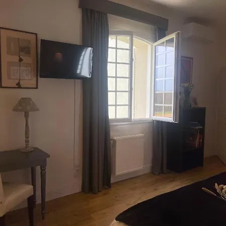 בית הארחה Domaine Des Peyries - Et Table D'hotes