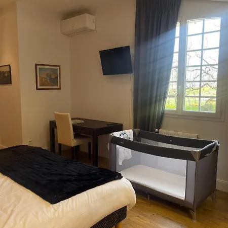 Domaine Des Peyries - Et Table D'hotes Guest house