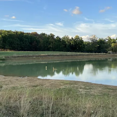 Maison d'hôtes Domaine Des Peyries - Et Table D'hôtes